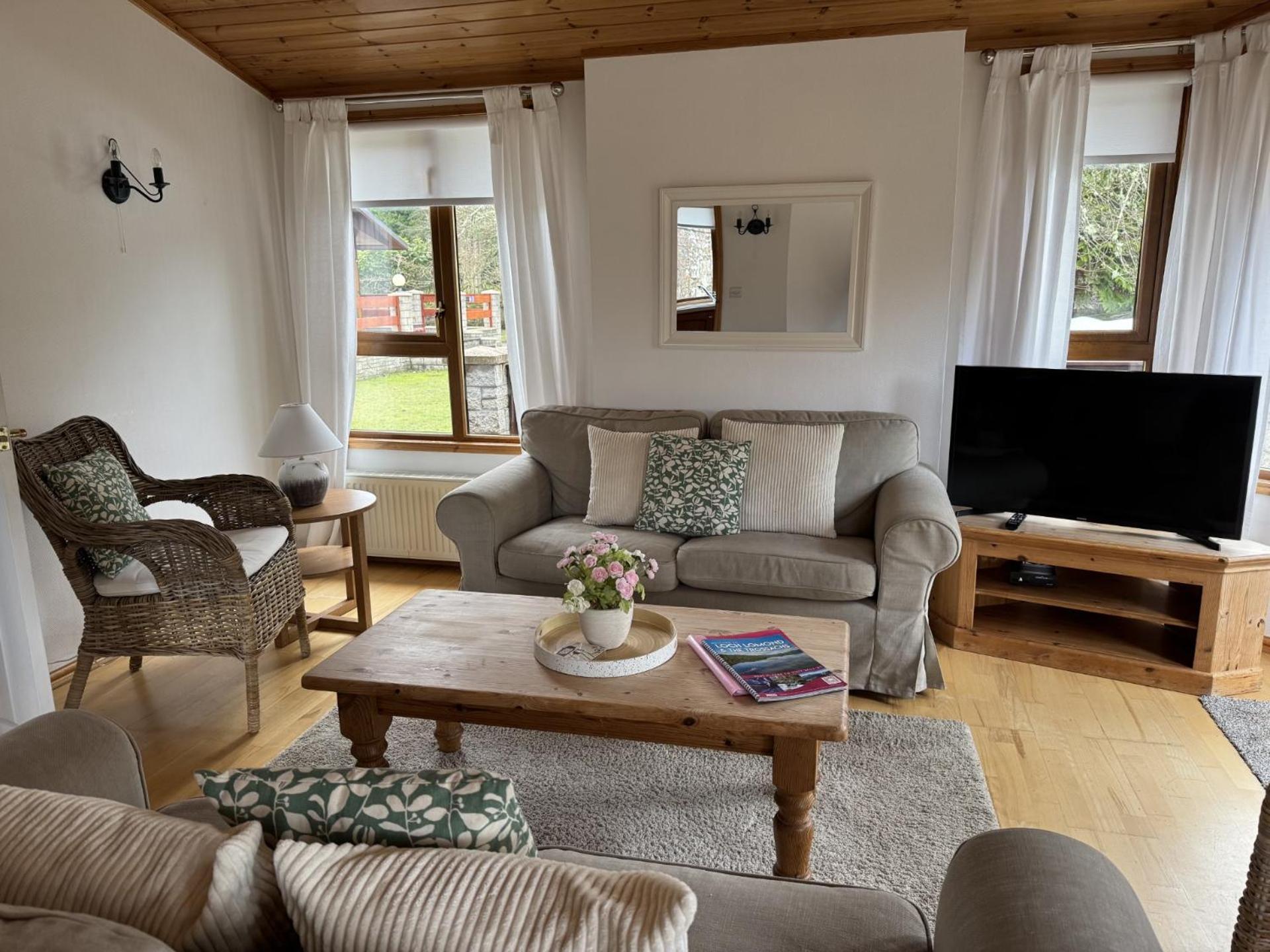 Walled Garden Lodges Loch Lomond Balloch Exterior photo